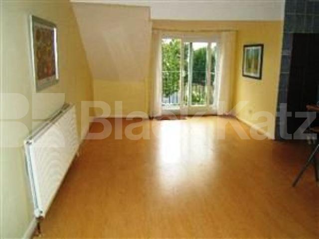 			2 Bedroom, 1 bath, 1 reception Flat			 Kings Avenue, MUSWELL HILL